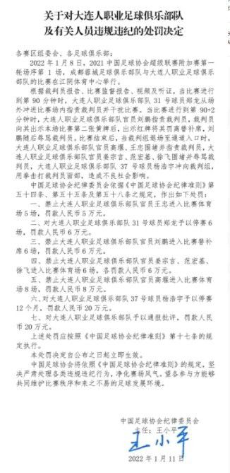 萧初然急忙推了推他，说道：哎呀，我来收吧，你有事就先走，别让人家久等。